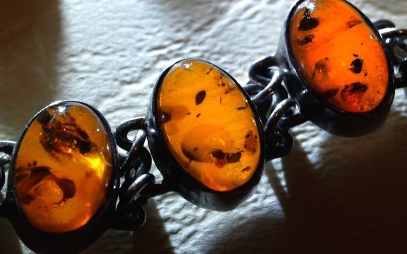 Jak czyścić bursztyny - domowe-sposoby.pl