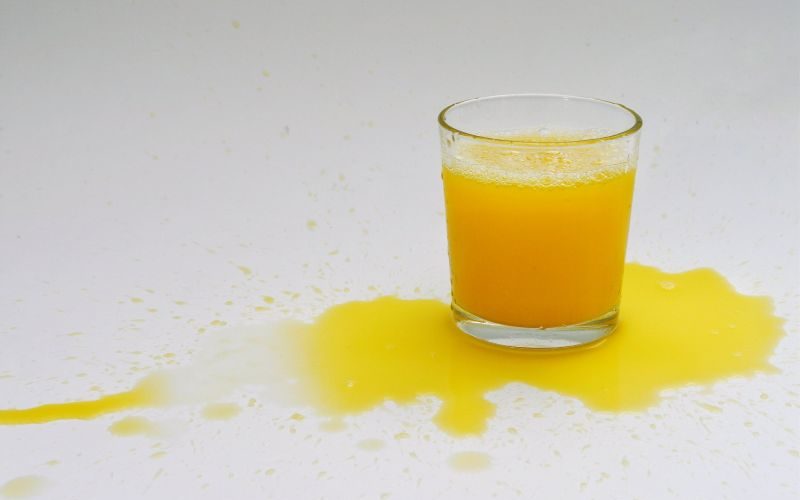 Jak usunąć plamy z soku? - domowe-sposoby.pl