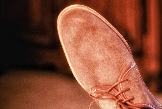 Zamszowe buty - jak prać zamsz - domowe-sposoby.pl