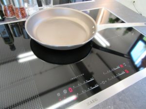 Kuchenka indukcyjna - jak czyścić? - domowe-sposoby.pl