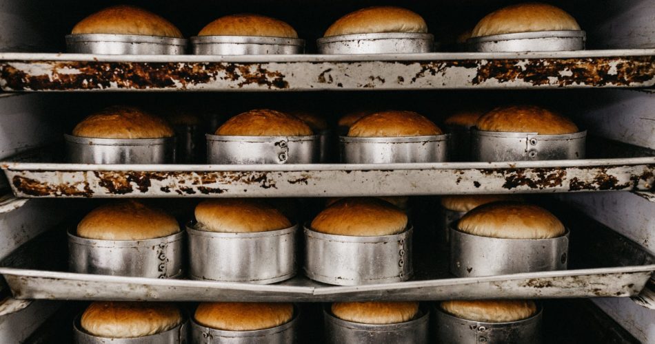 Blachy z piekarnika - jak wyczyścić blachy z piekarnika - domowe-sposoby.pl