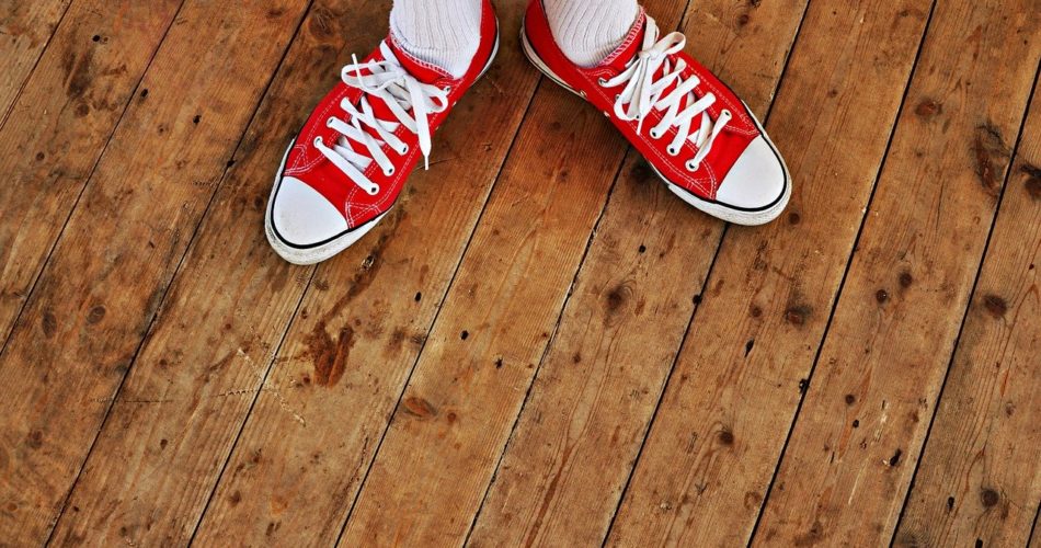 Jak doprać białe skarpetki